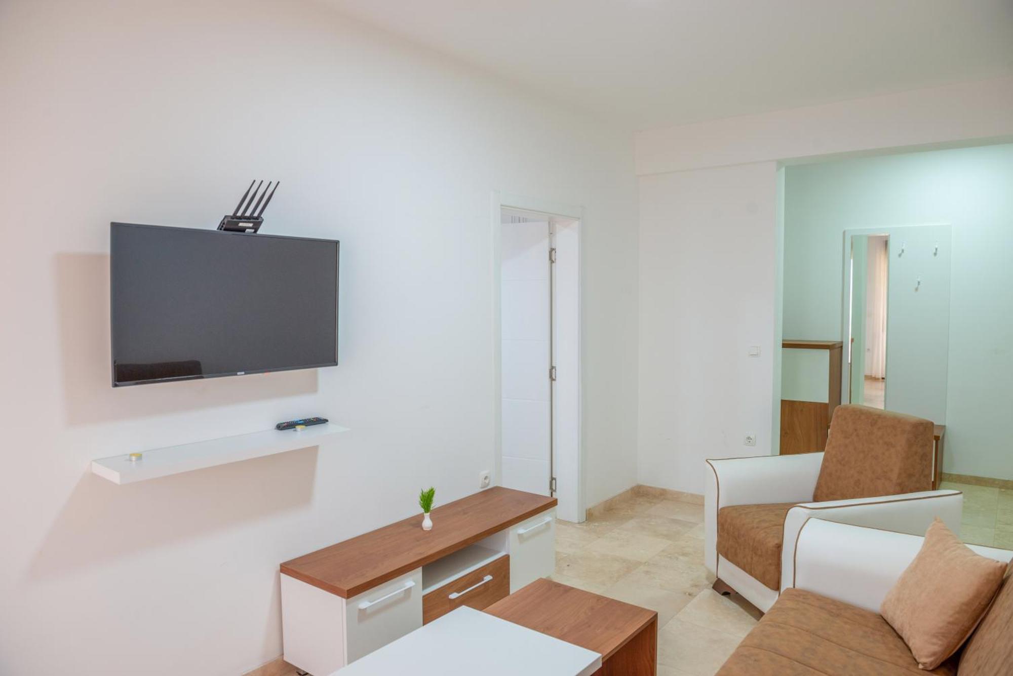 Premium Berlin With Pool Bed and Breakfast Ούλτσιν Εξωτερικό φωτογραφία