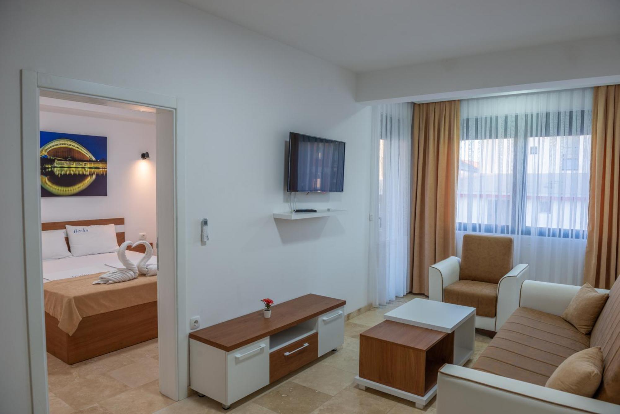 Premium Berlin With Pool Bed and Breakfast Ούλτσιν Εξωτερικό φωτογραφία