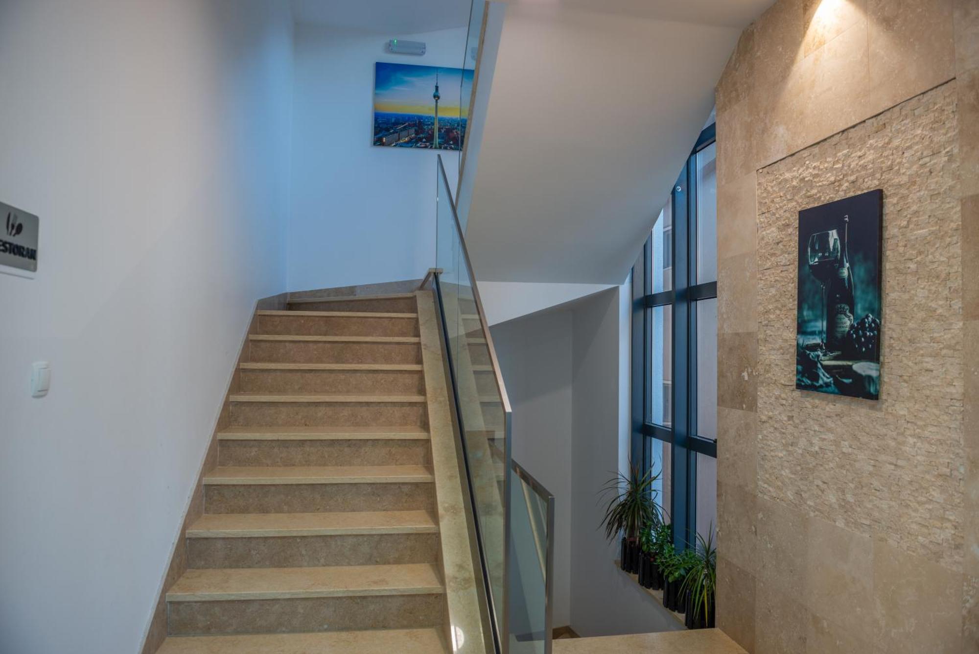 Premium Berlin With Pool Bed and Breakfast Ούλτσιν Εξωτερικό φωτογραφία