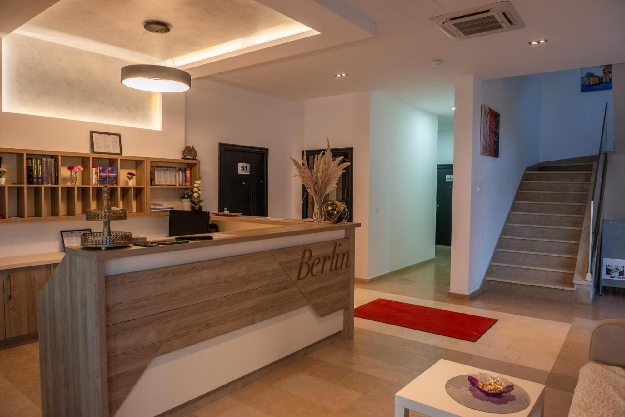 Premium Berlin With Pool Bed and Breakfast Ούλτσιν Εξωτερικό φωτογραφία