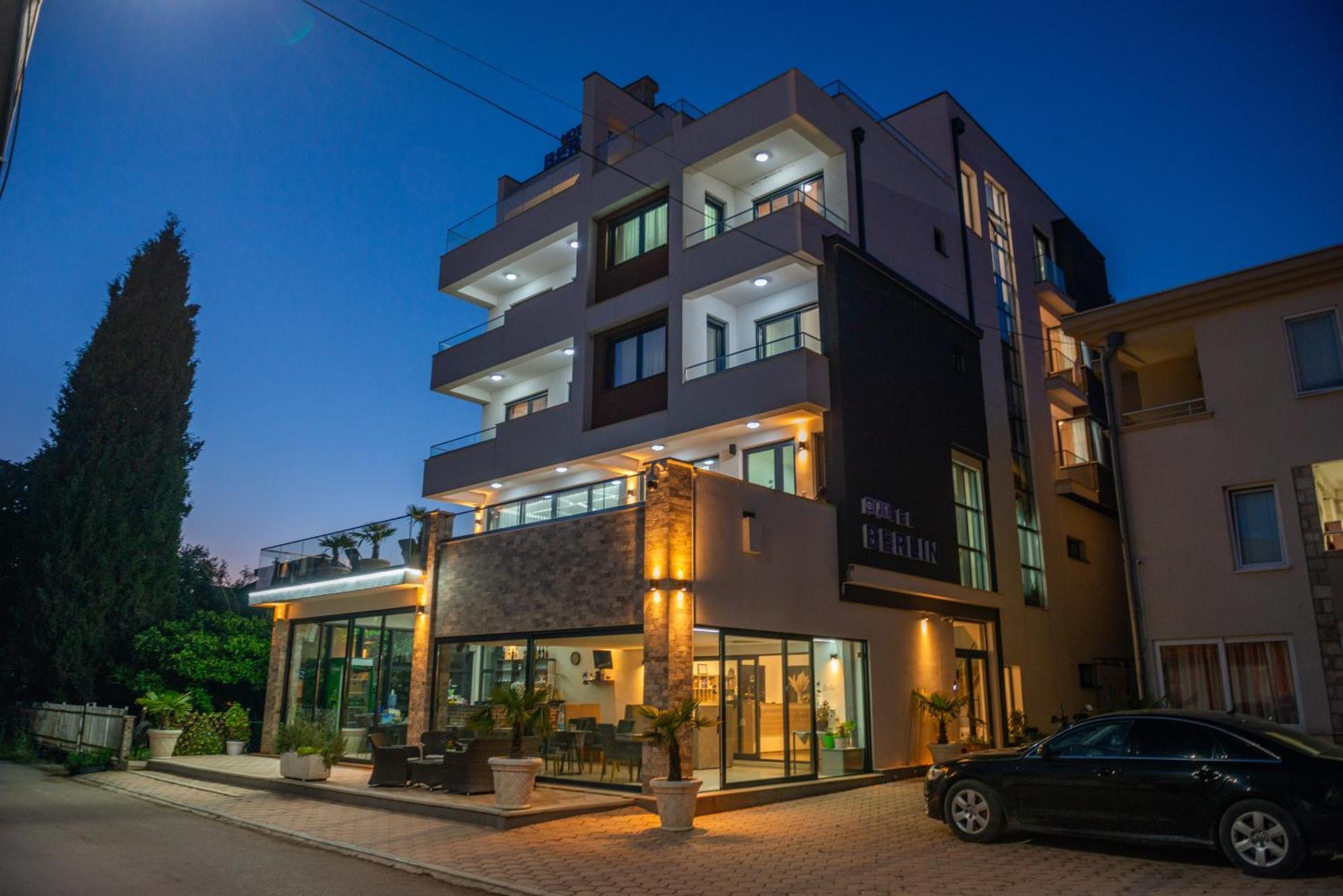 Premium Berlin With Pool Bed and Breakfast Ούλτσιν Εξωτερικό φωτογραφία