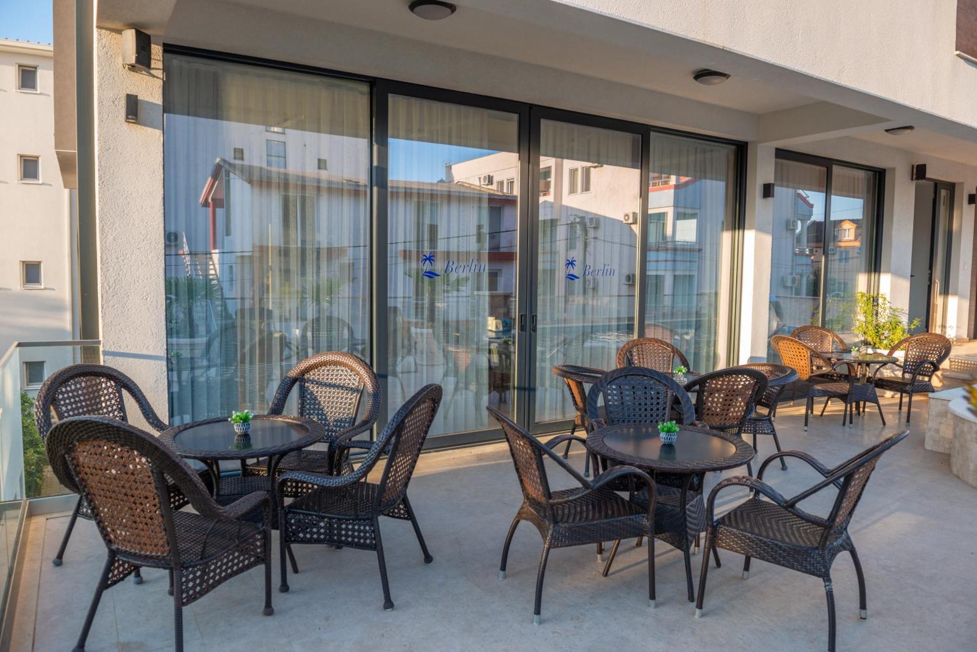 Premium Berlin With Pool Bed and Breakfast Ούλτσιν Εξωτερικό φωτογραφία