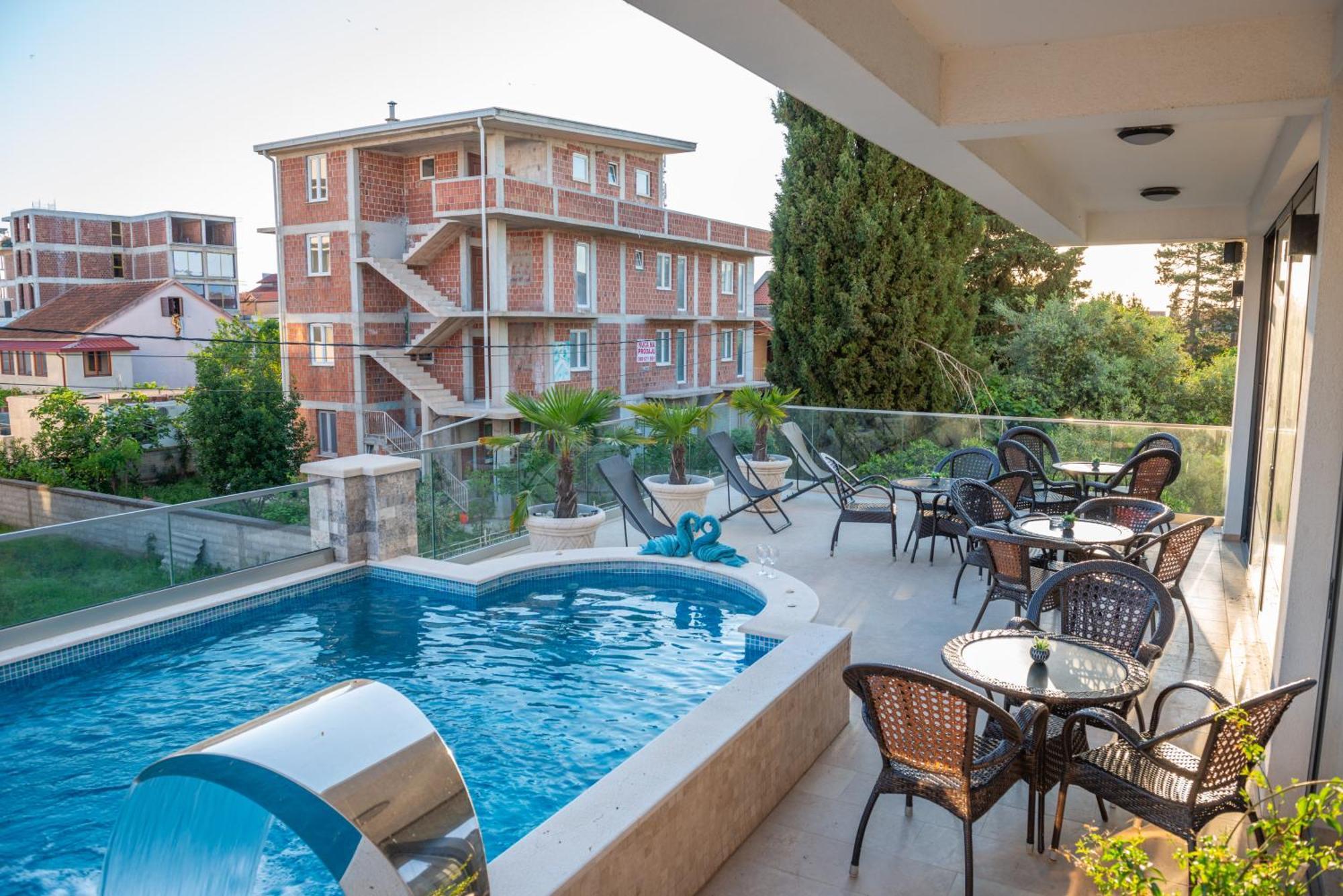 Premium Berlin With Pool Bed and Breakfast Ούλτσιν Εξωτερικό φωτογραφία