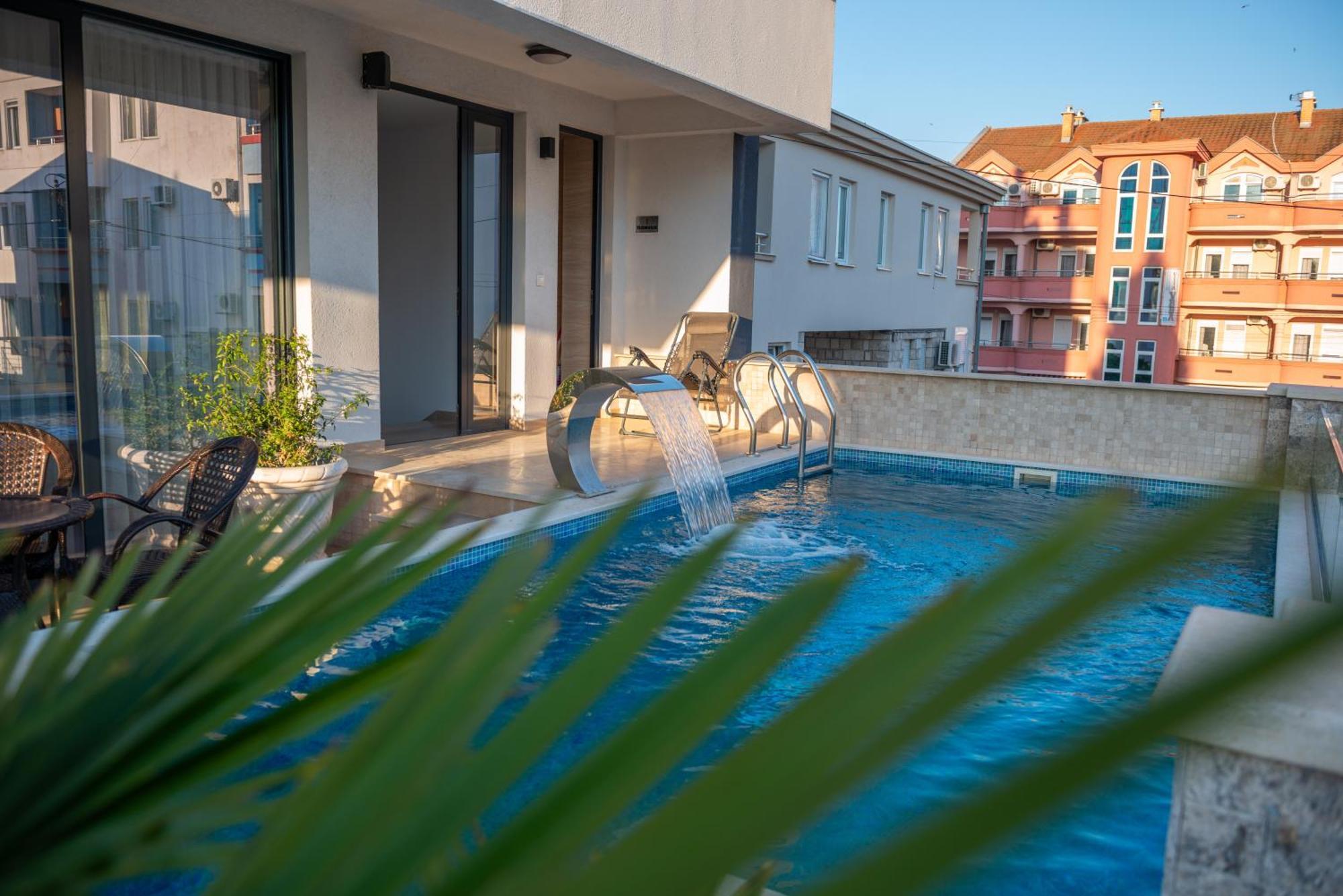Premium Berlin With Pool Bed and Breakfast Ούλτσιν Εξωτερικό φωτογραφία